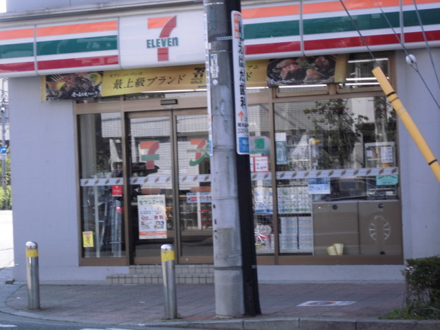 コンビニ　セブンイレブン世田谷南烏山5丁目店（コンビニ）まで652m