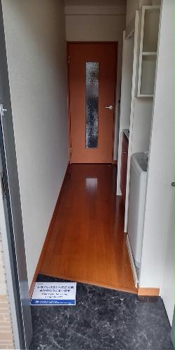 玄関　備品や設備仕様は号室等により異なります。現地をご確認下さい。