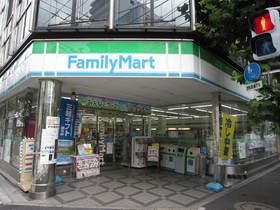 コンビニ　ファミリーマート（コンビニ）まで200m