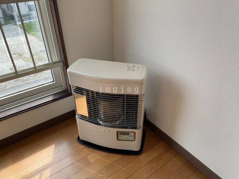 セキュリティ　冬はあったか石油ストーブです。