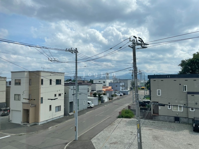 その他設備　窓から明るい光が差し込みます。