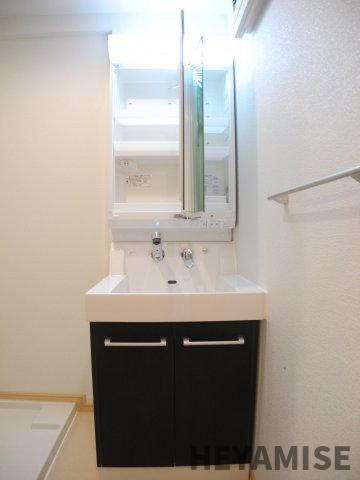 洗面設備　※同間取りの別の階のお部屋の画像です※