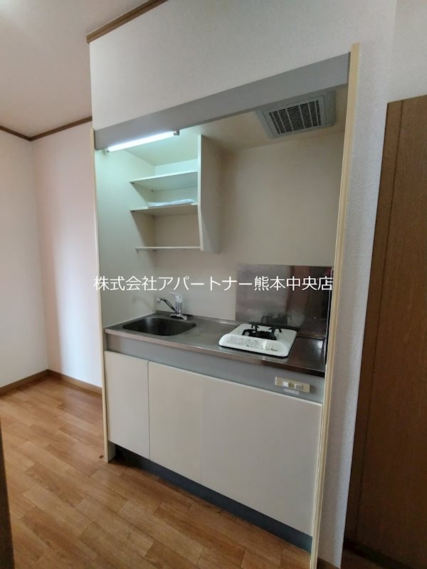 キッチン　1口ガスコンロ付き。