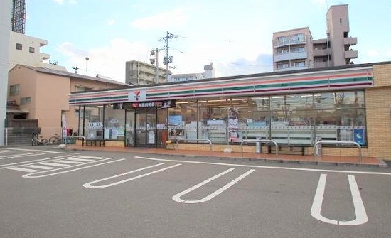 コンビニ　セブンイレブン皆実町6丁目店（コンビニ）まで306m