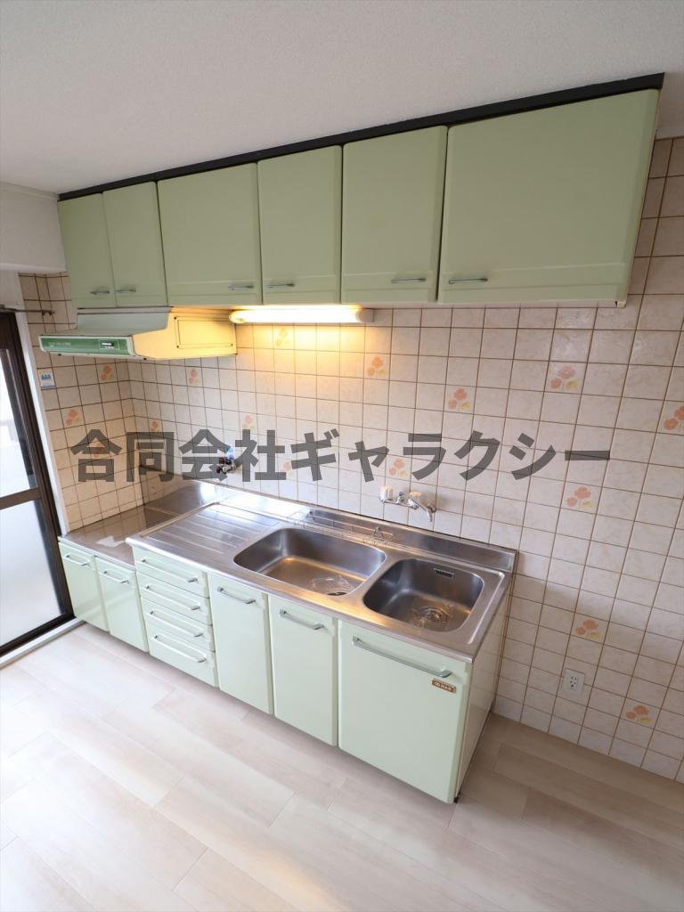 キッチン　収納豊富・コンロ設置可能です