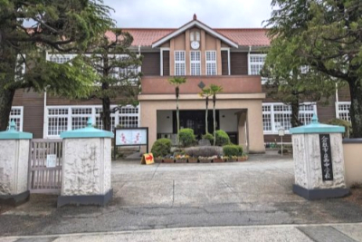 中学校　倉敷市立西中学校（中学校）まで616m