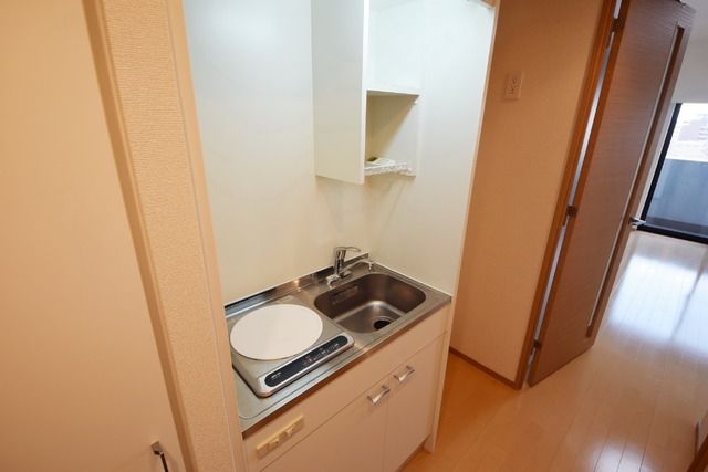 キッチン　同物件別部屋写真
