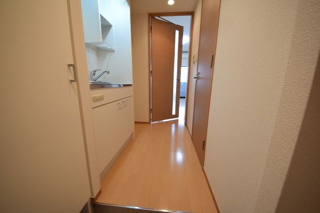 玄関　同物件別部屋写真