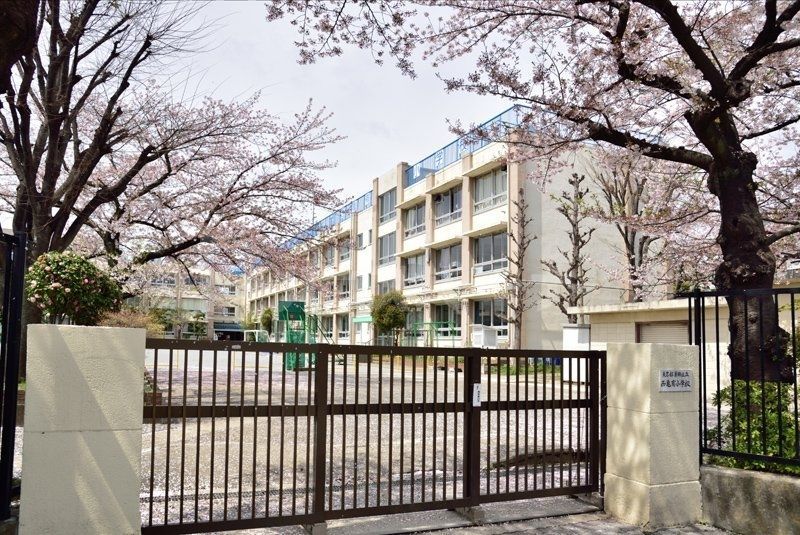 小学校　葛飾区立西亀有小学校（小学校）まで480m
