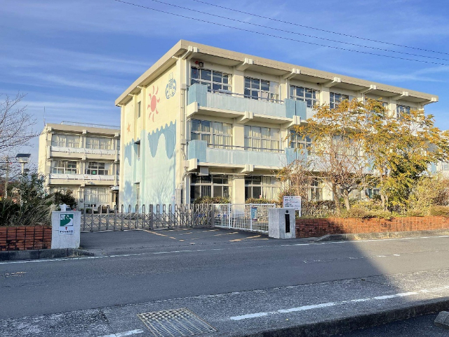 小学校　焼津市立港小学校（小学校）まで959m