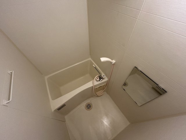 バス・シャワールーム　コンパクトで使いやすいお風呂です