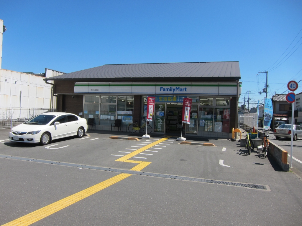 コンビニ　ファミリーマート 一乗寺染殿町店（コンビニ）まで261m