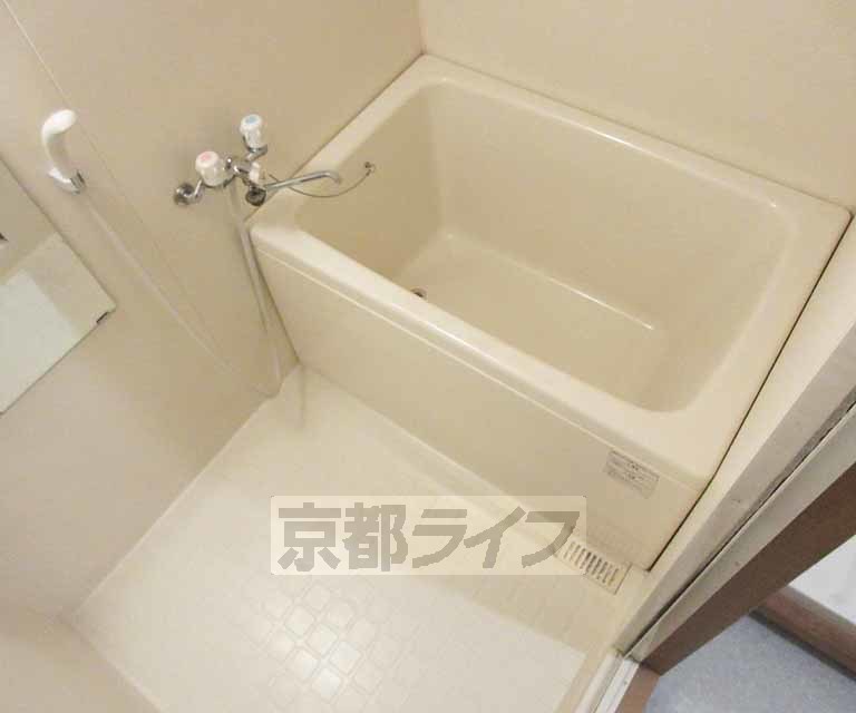 バス・シャワールーム　広めのお風呂です