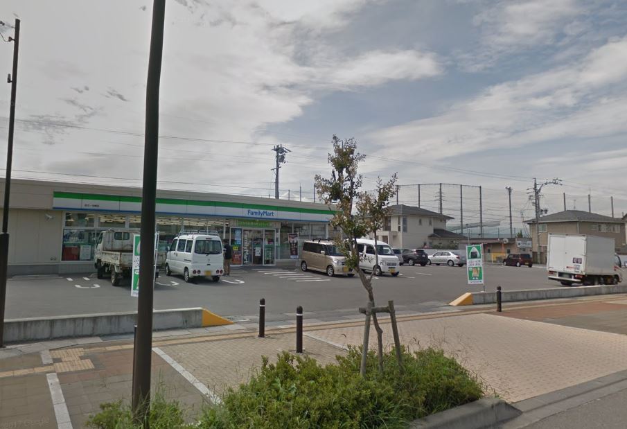 コンビニ　ファミリーマート 佐久一本柳店（コンビニ）まで575m