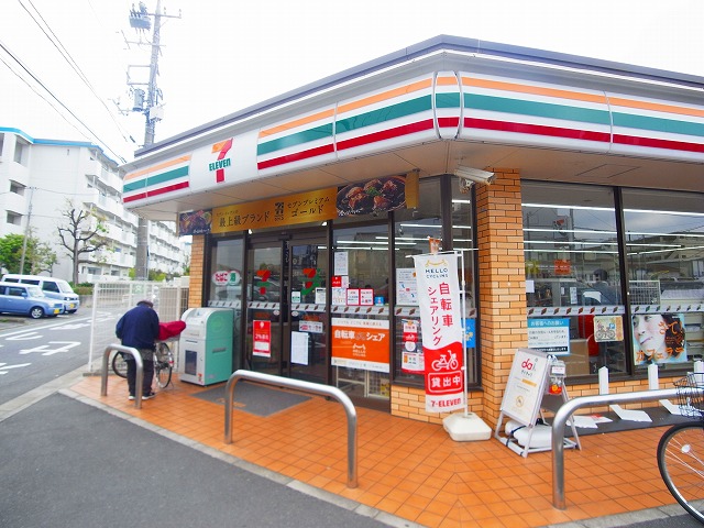 コンビニ　セブンイレブン 足立青井1丁目店（コンビニ）まで498m