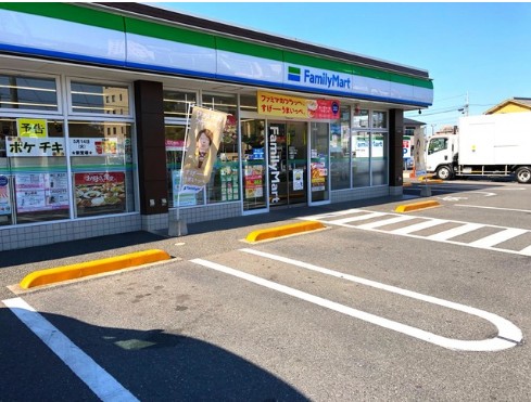 コンビニ　ファミリーマート 島根四丁目店（コンビニ）まで155m