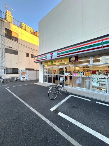 コンビニ　セブンイレブン 荒川3丁目店（コンビニ）まで206m