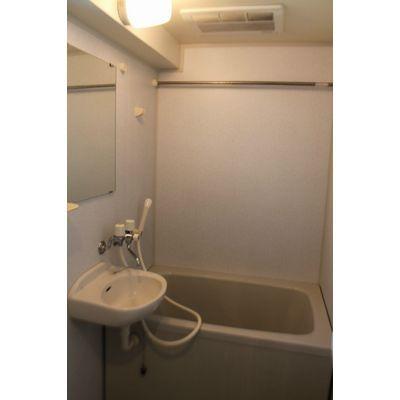その他　明るい色調の室内です