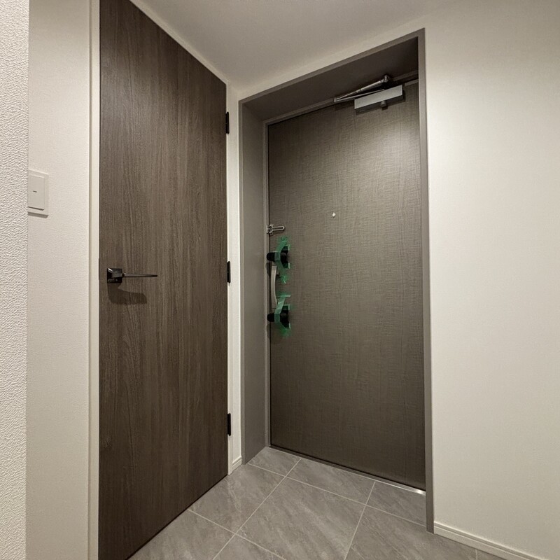 玄関　写真は同タイプ住居です。