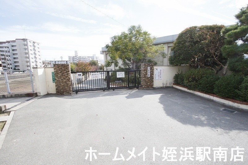 小学校　室見小学校（小学校）まで588m