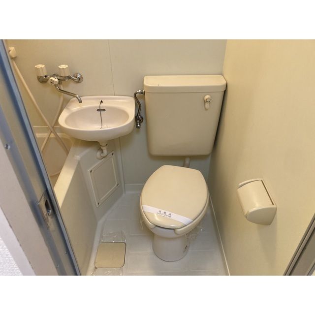 東武東上線 坂戸駅 徒歩4分 6階建 築33年のトイレ写真
