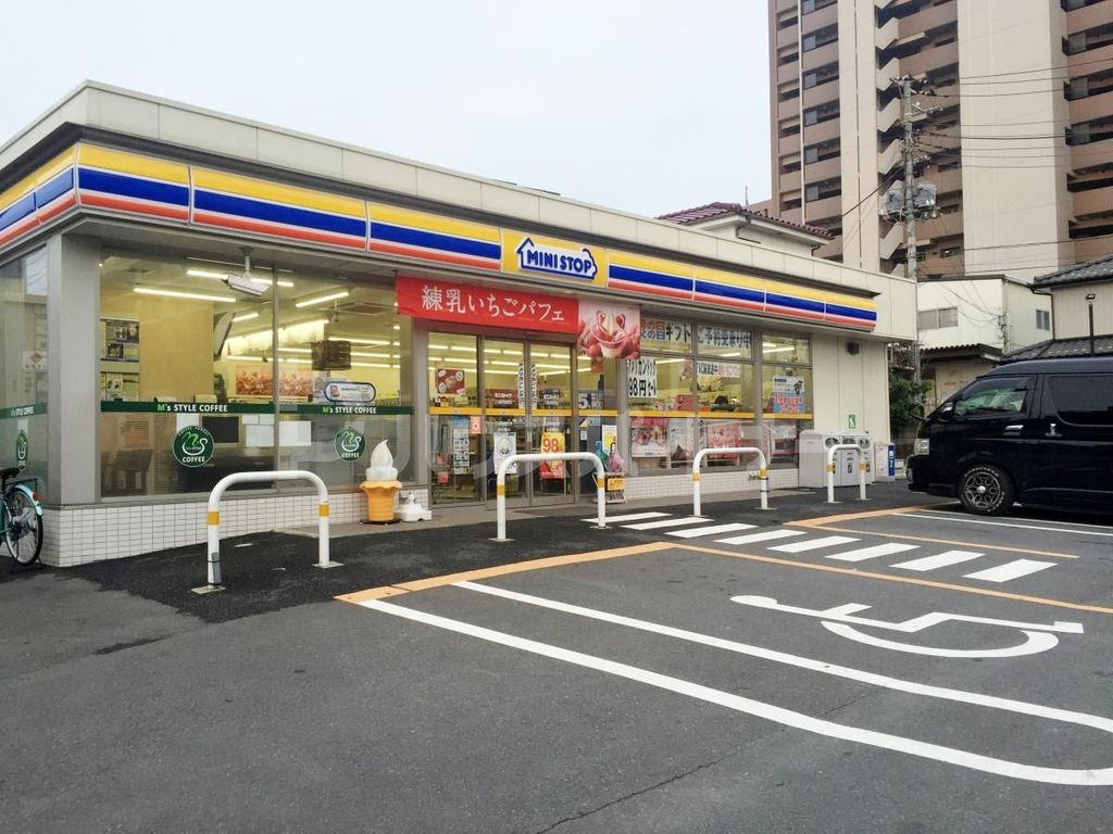 コンビニ　ミニストップ八潮伊勢野店（コンビニ）まで310m