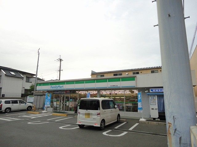 コンビニ　ファミリーマート久世東土川町店（コンビニ）まで382m