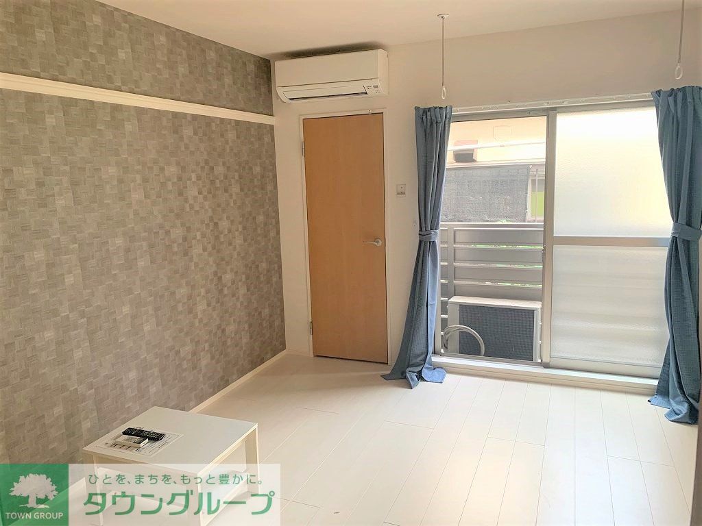 居室・リビング　1階タイプのお部屋です。