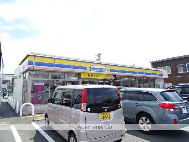 コンビニ　ミニストップ（コンビニ）まで555m