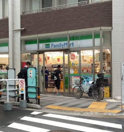 コンビニ　ファミリーマート大田梅屋敷駅前店（コンビニ）まで336m