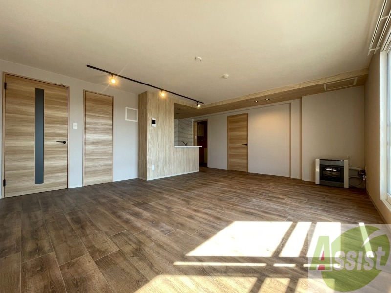居室・リビング　広くてキレイなお部屋が広がっていて、充実した生活が送れそう。