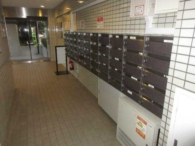 ＪＲ横浜線 鴨居駅 バス乗車時間：12分 最寄りバス停で下車 徒歩2分 7階建 築38年の外観写真