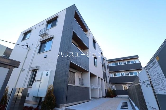 建物外観　2024年2月築、L字型の建物です。