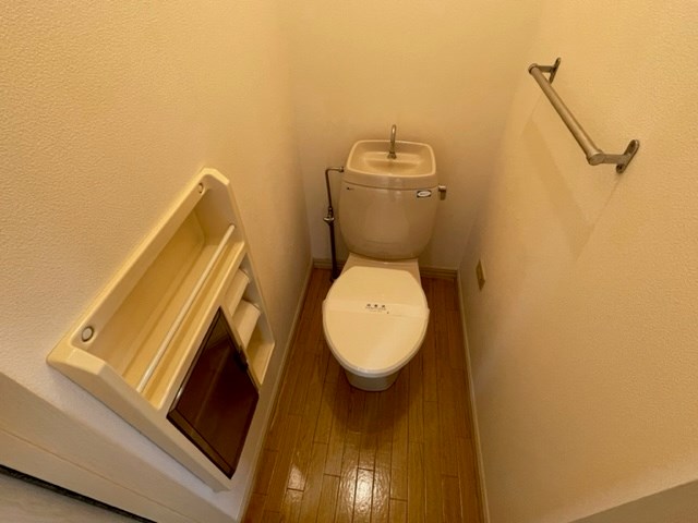 ＪＲ東海道本線 守山駅 徒歩15分 2階建 築33年のトイレ写真