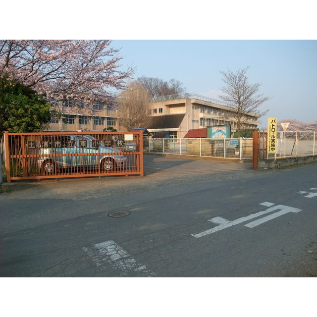 小学校　土浦市立東小学校（小学校）まで576m