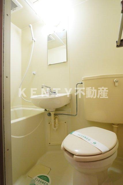トイレ　落ち着いた色調のトイレです