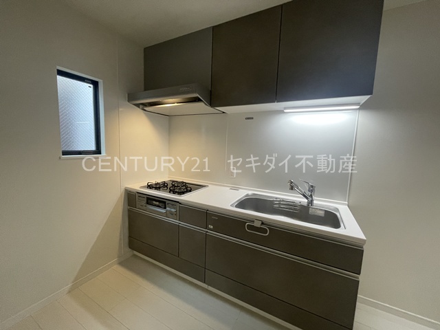 西山本町6丁目ガレージ付戸建のキッチン写真
