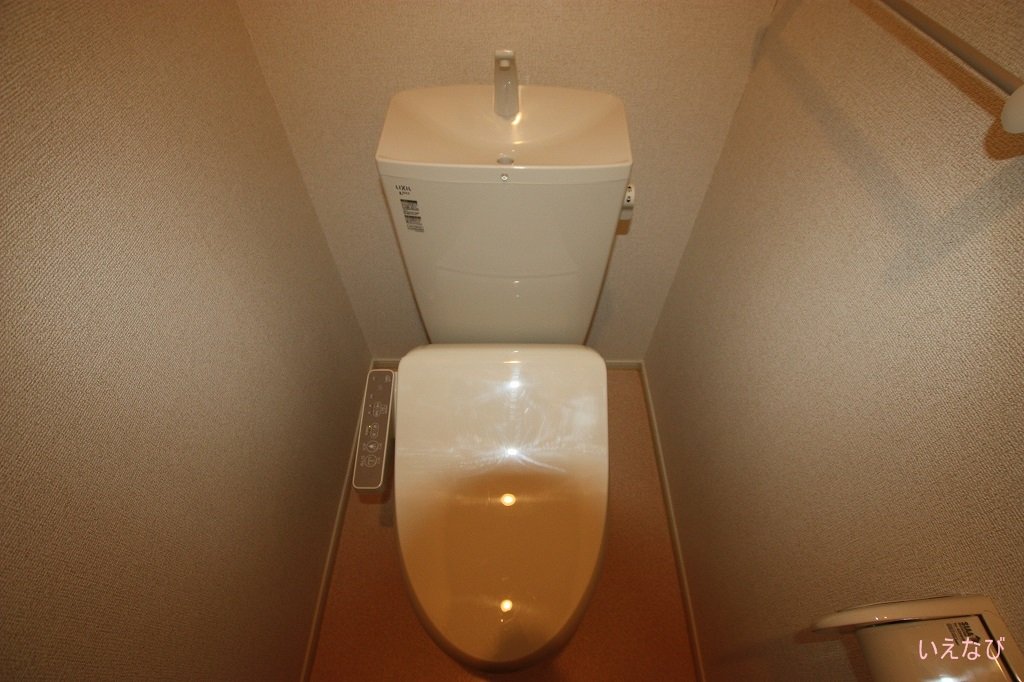 ＪＲ福塩線 横尾駅 徒歩15分 2階建 築11年のトイレ写真