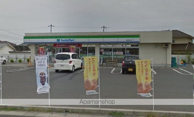 コンビニ　ファミリーマート（コンビニ）まで566m