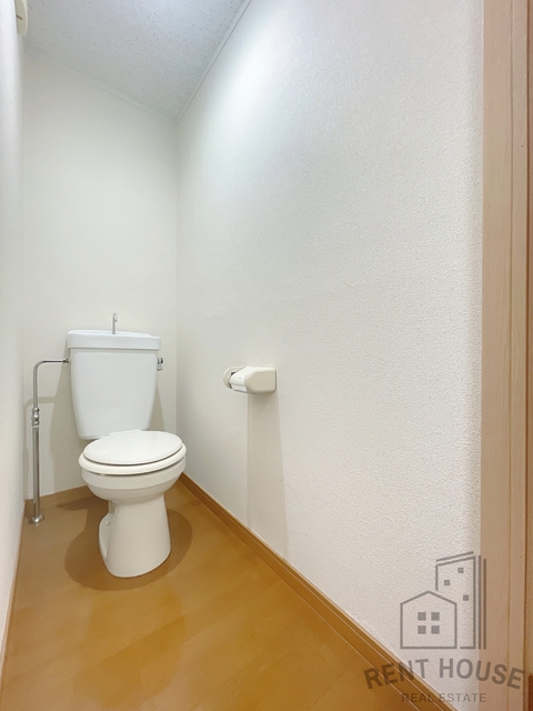 南海本線 泉佐野駅 徒歩16分 3階建 築30年のトイレ写真