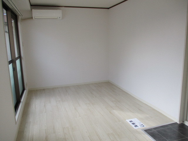 居室・リビング　横長のお部屋でお部屋も使いやすいですね