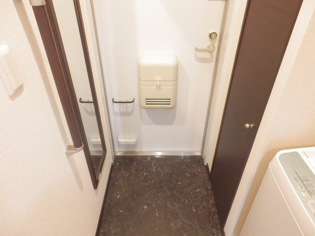 玄関　シューズボックスも広く、傘立てまで付いてます！