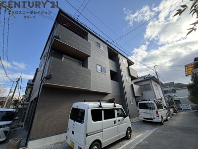 建物外観　宅配ボックス付きで不在時にも便利！