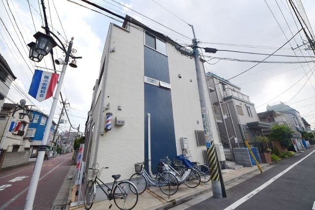建物外観　駅徒歩10分にあります