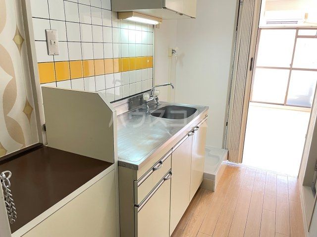 ヤングヴィレッジ嵯峨のキッチン写真