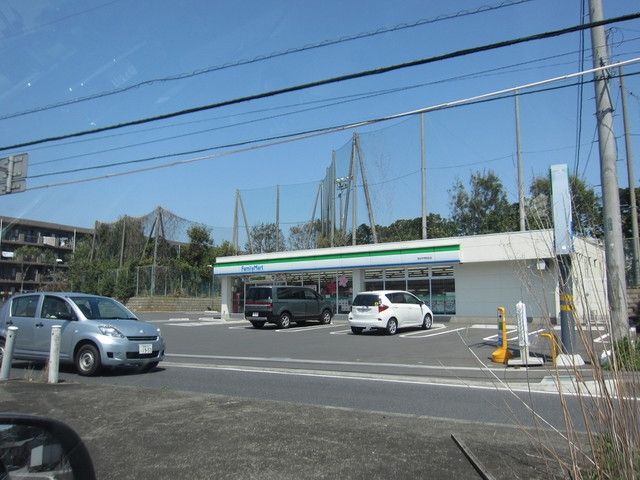 コンビニ　★★ファミリーマート（コンビニ）まで428m
