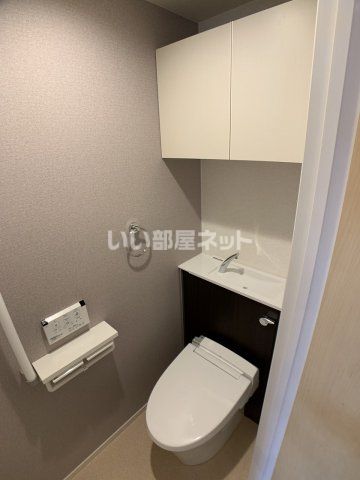 高松琴平電鉄長尾線 花園駅 徒歩3分 10階建 築7年のトイレ写真