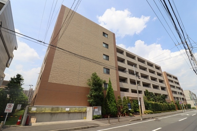 建物外観　オートロック完備