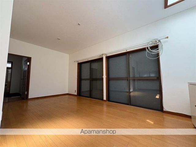 真上町6丁目戸建の居間写真