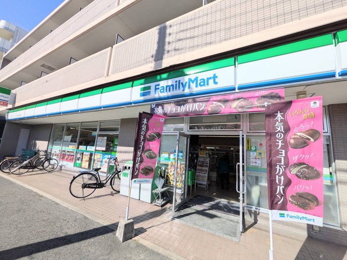 コンビニ　ファミリーマート吹田内本町店（コンビニ）まで300m